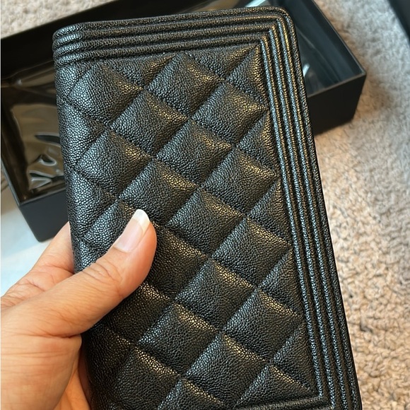 Chanel wallet boy style nice !! Light weight!! Look new - Picture 3 of 6